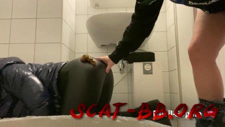 Caught with the office toilet door open - come and shit on my latex pants (Devil Sophie) 30 August 2022 [UltraHD 4K] 422 MB
