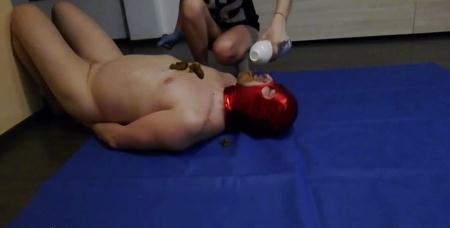 Swallowing Huge Turds - Side Angle Mobile Recorded (Goddess Margo) 7 November 2017 [FullHD 1080p] 136 MB