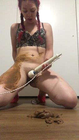 Stoner girl shits herself (Scatqueen420) 20 August 2021 [UltraHD 2K] 265 MB