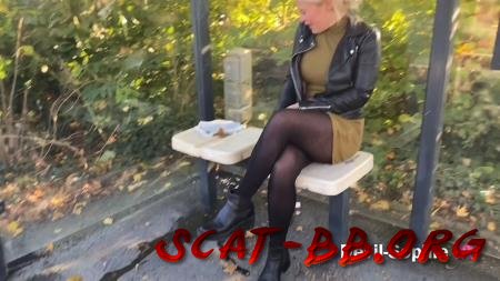 Violently Public on the main street shit on the bus stop seat - I was over (Devil Sophie) 9 September 2022 [FullHD 1080p] 228 MB