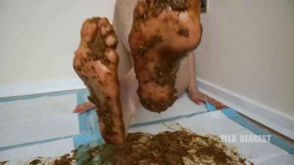 Barefoot Poop Trampling (Ella Dearest aka Efro Ella) 17 June 2025 [HD 720p] 42.3 MB