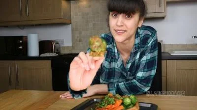 Sunday Dinner (Ella Dearest aka Efro Ella) 5 June 2025 [HD 720p] 59.6 MB