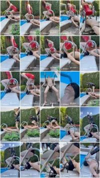 Piss service by pool worker (Mistress Jardena) 29 October 2025 [SD] 97.7 MB