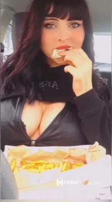 French fry feeding time for slav (Domina Marbella) 23 October 2025 [UltraHD 2K] 137 MB