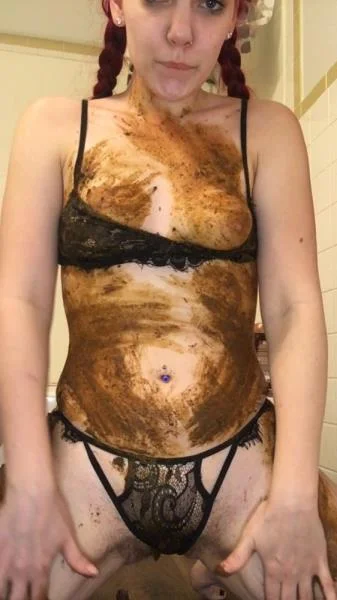 Thanksgiving Dinner Shit (Toilet, Smearing) 4 March 2026 [SD] 301 MB