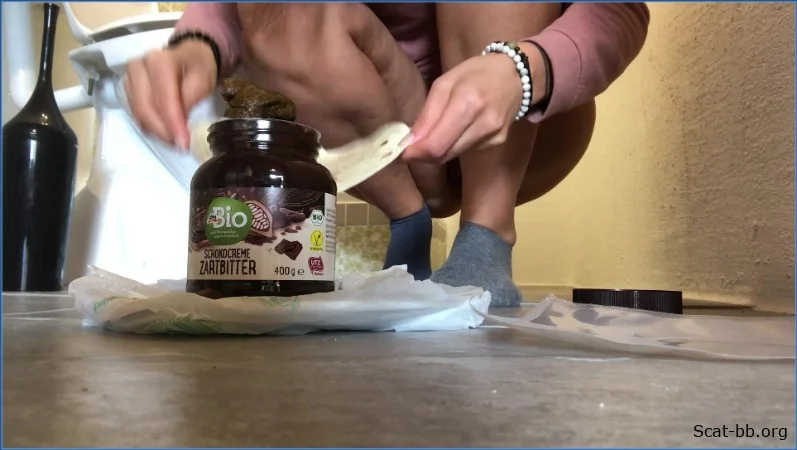 Linda aka Vegan Linda (Brown Food for My Slave) Scat, Pee: Austria FullHD 1080p