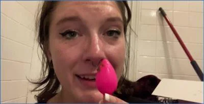 Missellie in Toilet Slave- Dirty Buttplug Fun in the USA