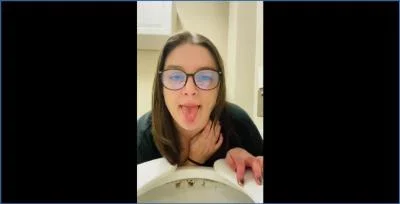 Layla Lee in Shit Eating and Panty Pooping show