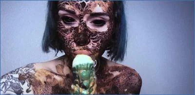 DirtyBetty Stars in French Scat and Deep Smearing