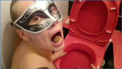 Brown Wife in Hardcore Scat: I'm Licking a Dirty Toilet