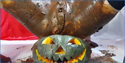 Anna Coprofield Delivers Extreme Scat in Trick Or Treat Show