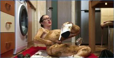 Ella Gilbert Shits, Smears, and Dominates in Extreme Heels - Solo