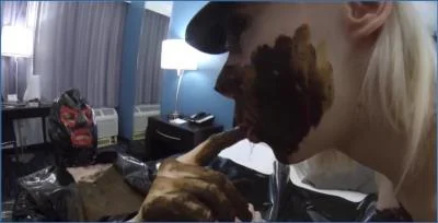 Jessica Stinky Shits and Smears in Latex During Wild Hotel Room Scat