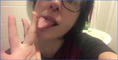 Missellie's Extreme Scat Vomit and Anal Masturbation Show - Piss