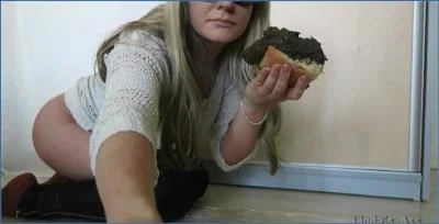 Linda aka Sexyass Defecates, Smears, and Eats Her Own Poop in Solo