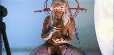 Dirty Betty Dominates with Kaviar Shit Eating and Smearing - Scat