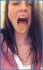 LilbuttLex Fists and Smears Her Way Through an Extreme Scat Set