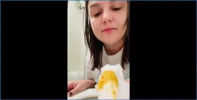 Layla Lee Pants Pooping and Smearing Shit for Nasty Scat Sex - Layla