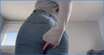 Queen Kitsy's Scat Dominates with Grubby Face Farting and Extreme