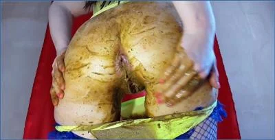 Anna Coprofield Goes Wild in Dirty Yellow Panties Polish Scat Release