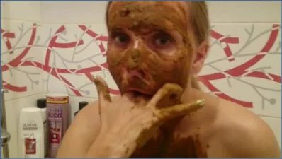 Brown Wife Smearing Fresh Piss and Shit - Top Scat Action