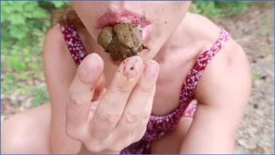 Sabrina Dacos Shines in Pee and Food Play - German Scat Sensation