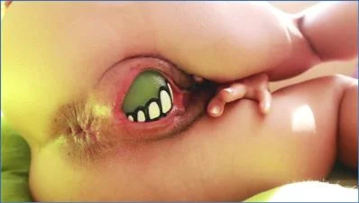 Sabrina Dacos Shits, Smears, and Plays with Toys in Wild Scat Set