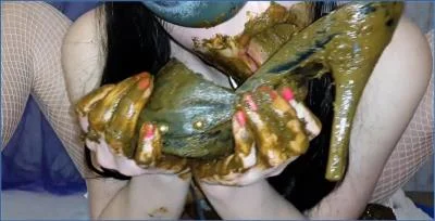 Anna Coprofield Takes On Fingering, Masturbation, and Masked Scat