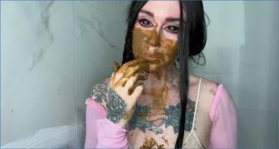 Sweet Betty Parlour Shits and Eats Nasty Kaviar in Extreme Russian