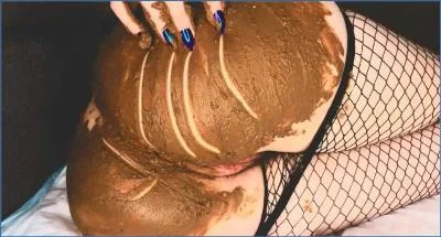 DirtyBetty Delivers Filthy Scat, Pantypoop, and Copro Action in Russia