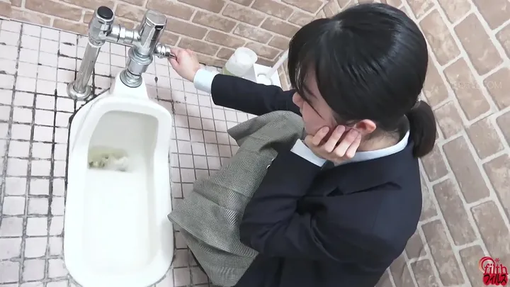Caught on Camera: Secret Teen Girls Pooping Unfiltered